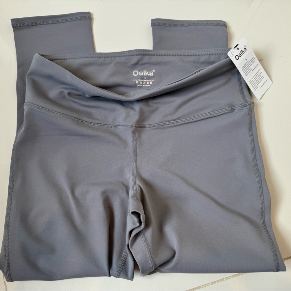 Oalka Grey Small Capri Leggings NWT